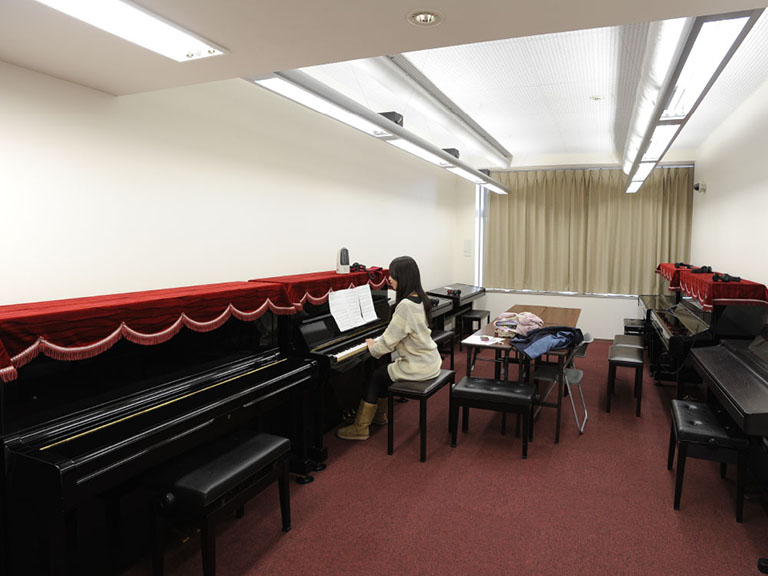 ピアノ練習室（M502)
